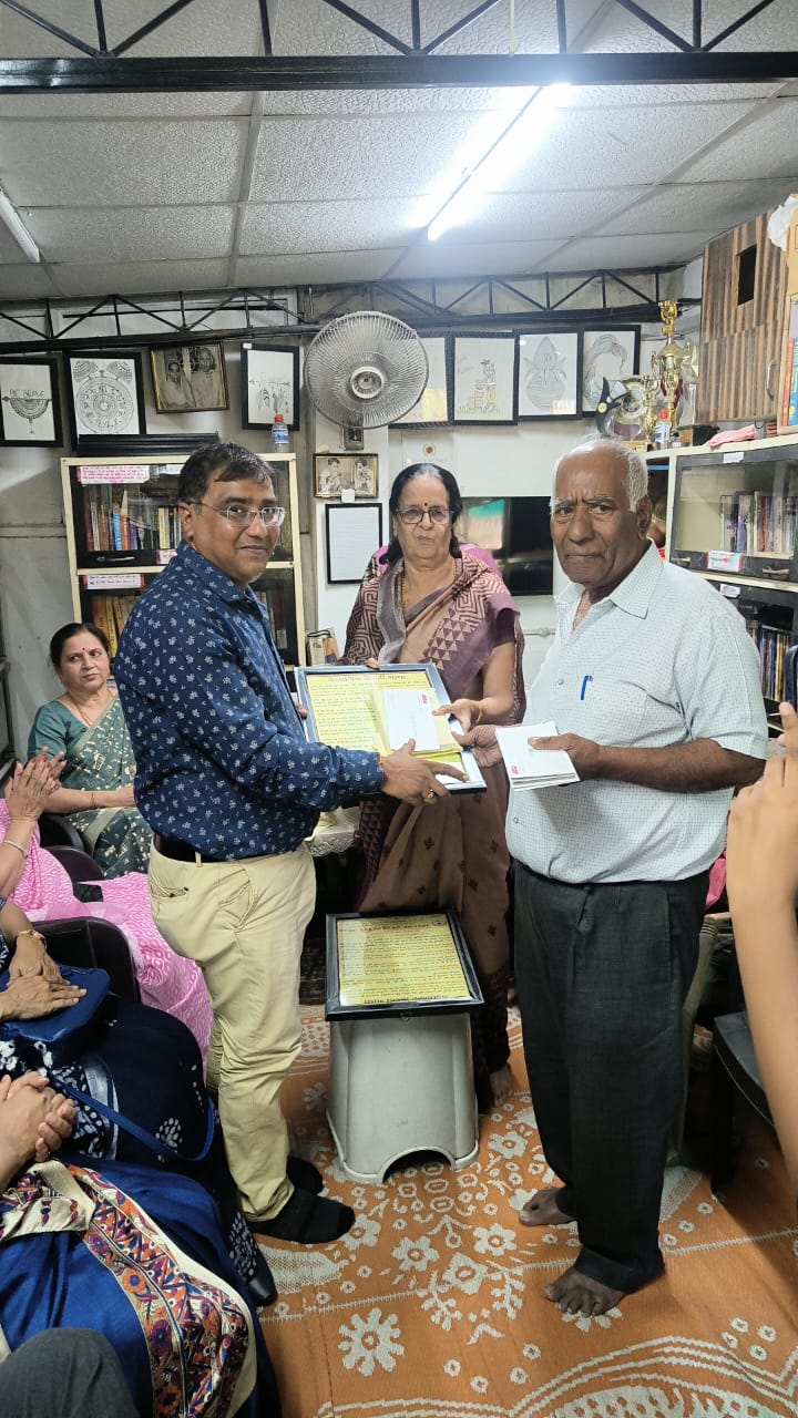 समीक्षा लेखन के लिए डॉ.अर्पण जैन ‘अविचल’ हुए पुरस्कृत